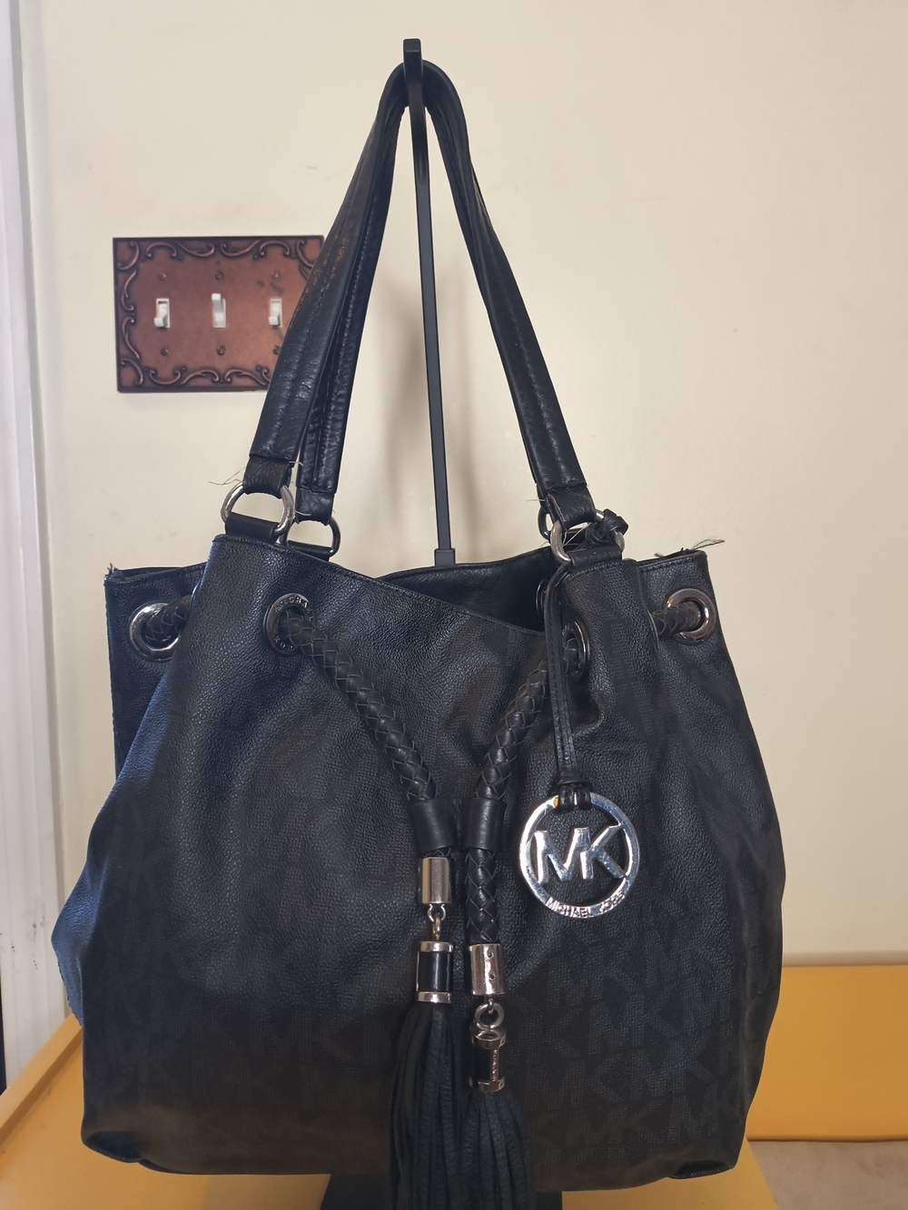 Michael Kors Black MK Monogram Shoulder Bag Tassel Charm Pebbled Leather Size Lg